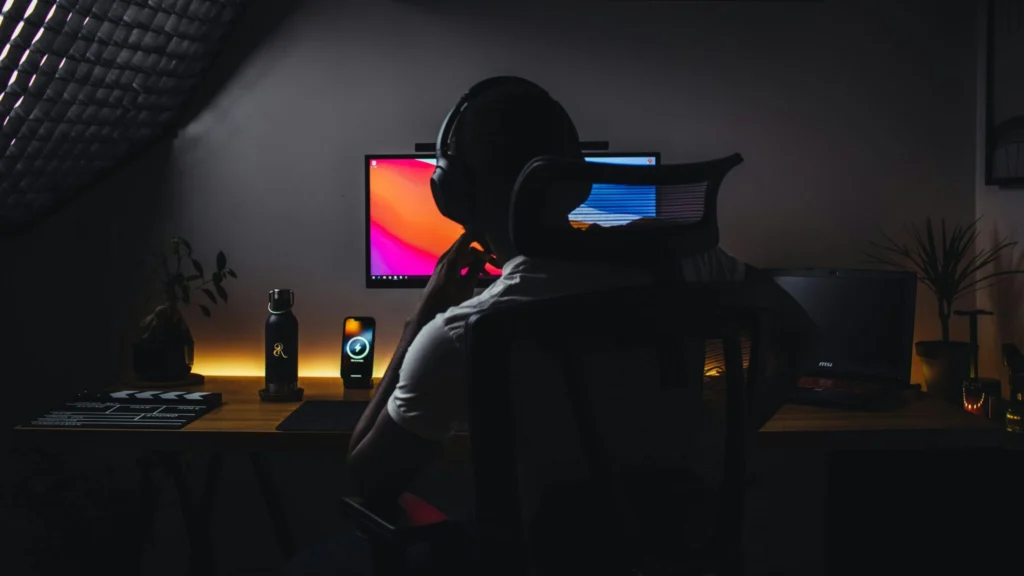 best-digital-marketing-freelancer-in-malappuram-in-front-of-the-moniter